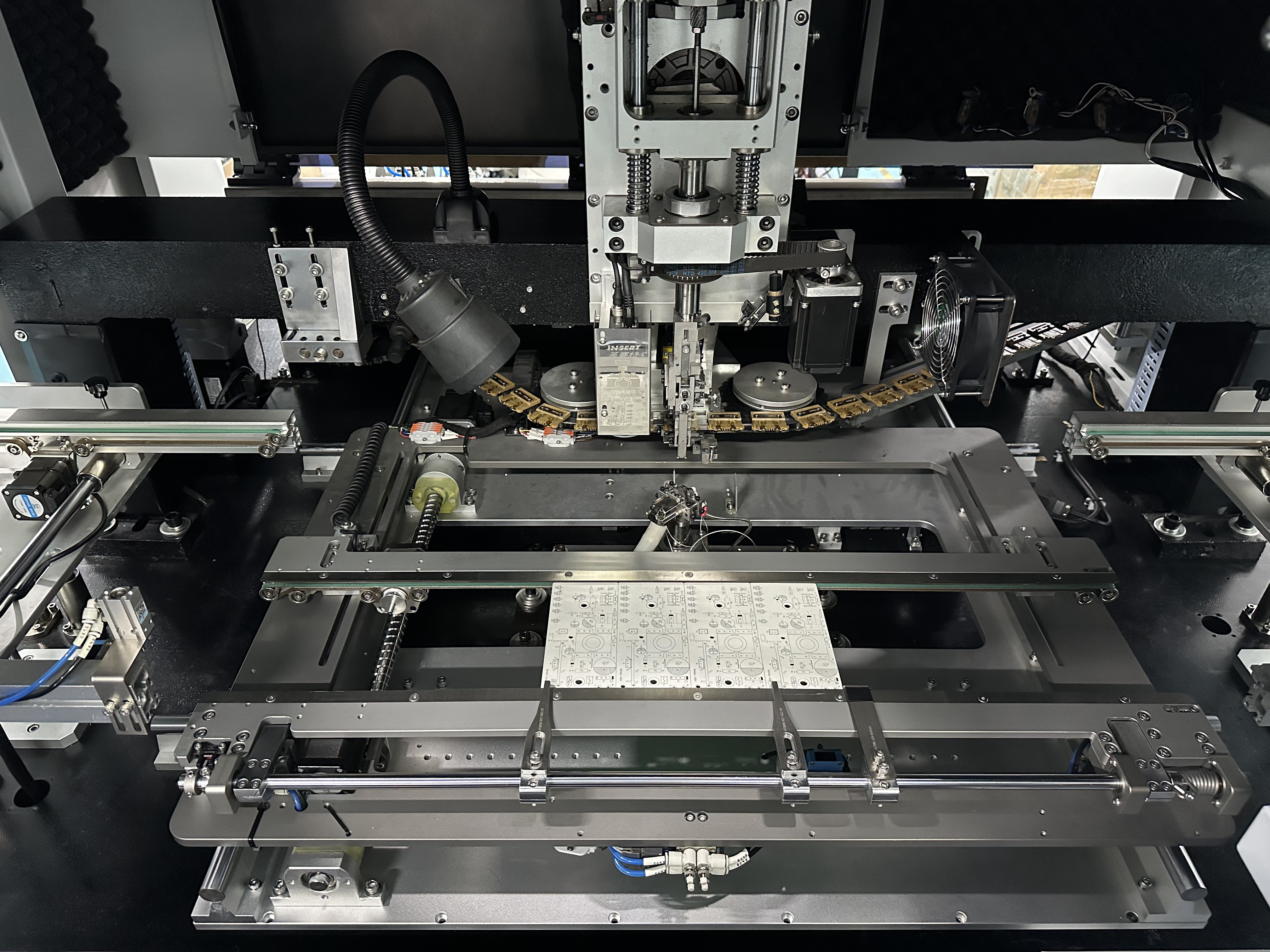 S4000 radial insertion machine front working view